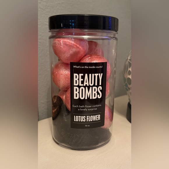 Da Bomb Other - Pink Lotus Flower Bath Soak Bubbles
